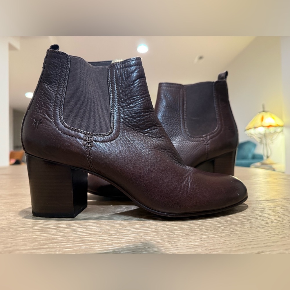 Frye Boot Chelsea Style Bootie Brown Leather Ankle Boot Women’s 10M
